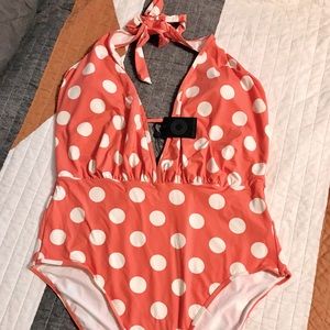 Women’s NWT one-piece polka dot swimsuit- XL